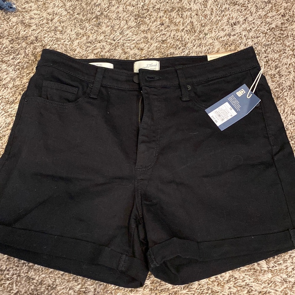 UNIVERSAL THREAD SHORTS